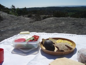 Deilig søndagsfrokost på Badstufjellet.. Foto: Anita Breivold