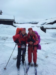 Anita og Reidun, i tykt og tynt over Vidda.